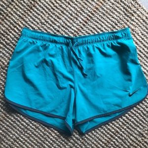 Nike women’s run short (8/M)
